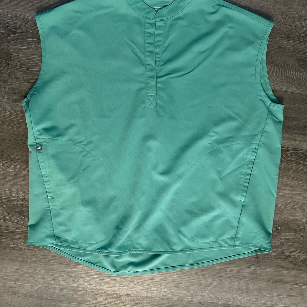 Figs Rafaela Green Sleeveless Medical Top
